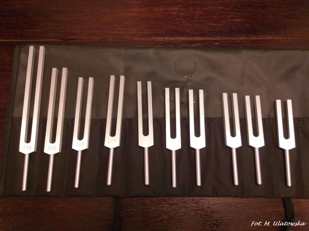 zestaw kamertonów punktowych